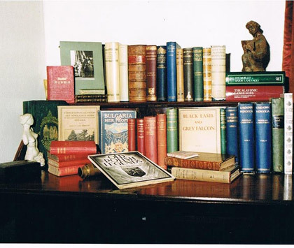 deskwithbooks-page