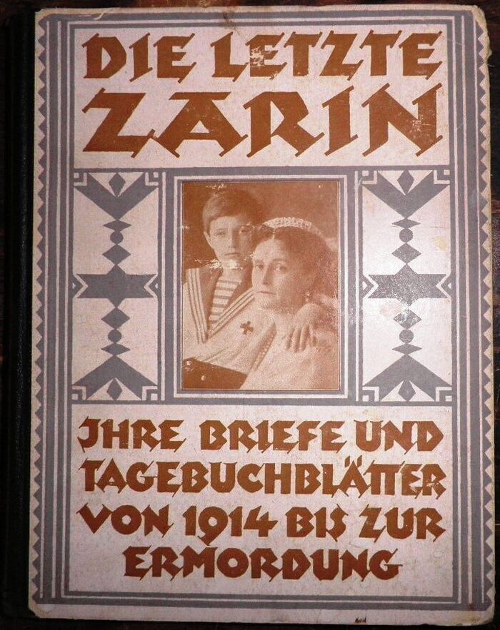 Die Letzte Zarin. Ihre Briefe an Nikolaus II. und ihre Tagebuchblätter von 1914 bis zur Ermordung.
[German edition of the Letters from the Tsaritsa or Tsarina, Alexandra Feodorovna, to the Tsar, Nicholas II, and her diaries] Image